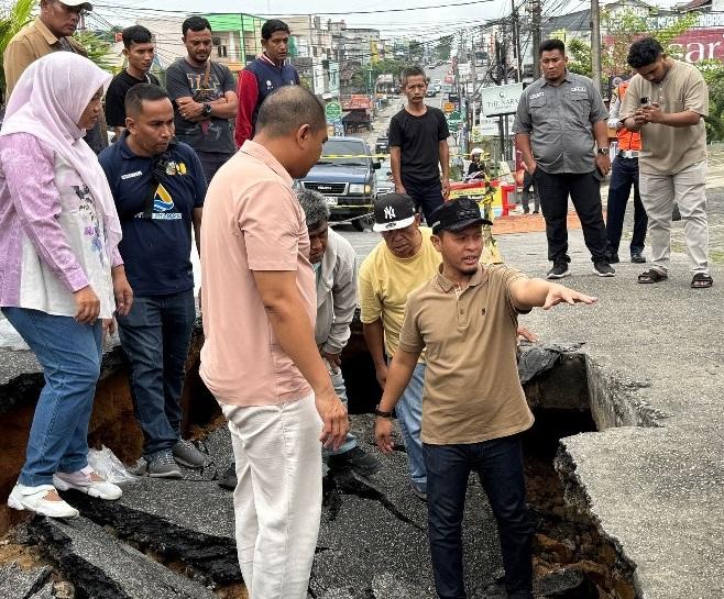 Wako Pekanbaru Pastikan Perbaikan Segera Dilakukan, Lalu Lintas Direkayasa