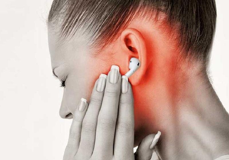 Sering Pakai Earphone? Ini Dampak Buruknya Bagi Kesehatan Telinga
