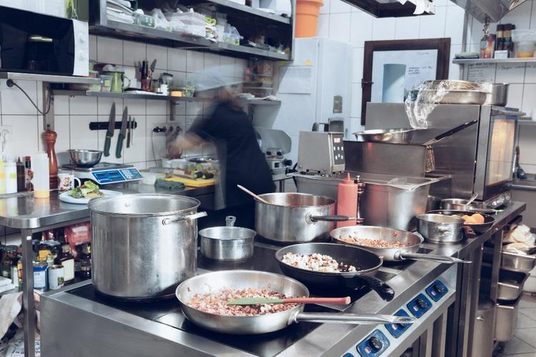 Sering Digunakan, Alat Dapur Seperti Ini Diam-Diam Bisa Picu Kanker