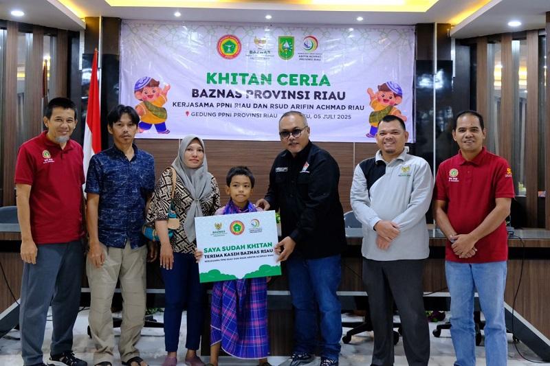 Bersama Baznas Riau, RSUD Arifin Achmad Gelar Khitan Ceria 57 Anak Dhuafa