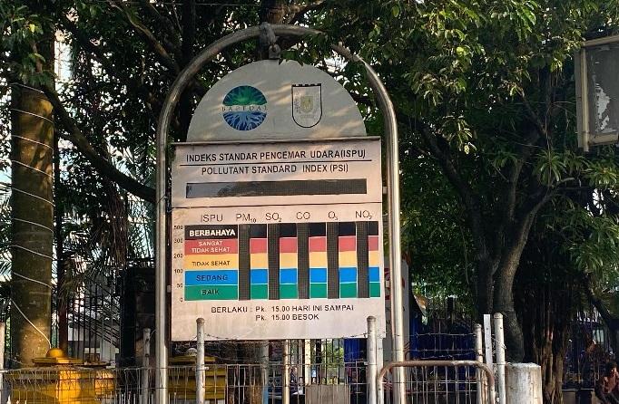 Di Tengah Kepungan Asap Karhutla, Papan ISPU di Depan MPP Pekanbaru Tak Berfungsi