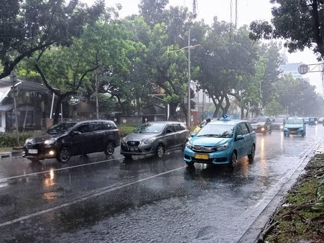 Hujan Turun Bawa Angin Segar di Riau, Titik Panas Karhutla Turun 64 Persen
