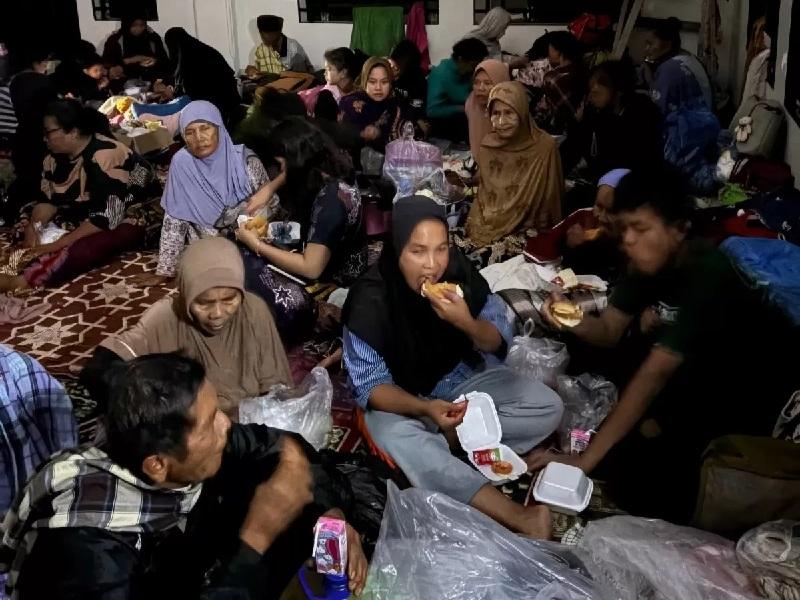 Sekolah Diliburkan, Program MBG Tetap Jalan Bantu Korban Banjir dan Longsong di Sumbar