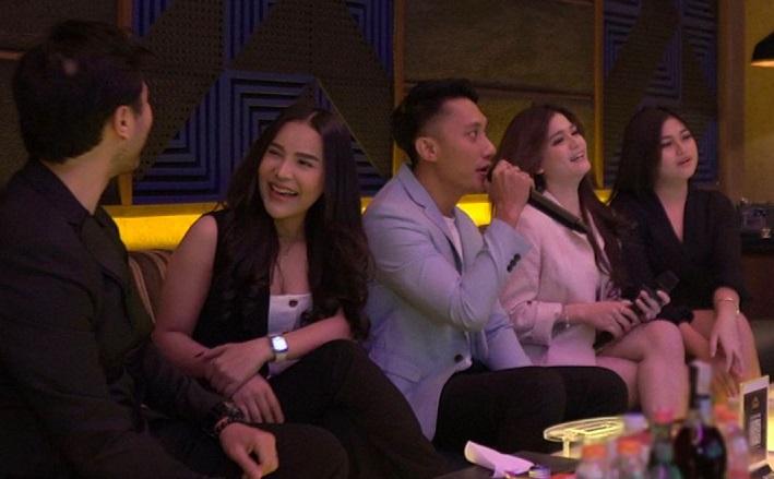 Karaoke Bersama Bikin Perasaan Lebih Tenang dan Bahagia? Ini Penjelasan Ilmiahnya