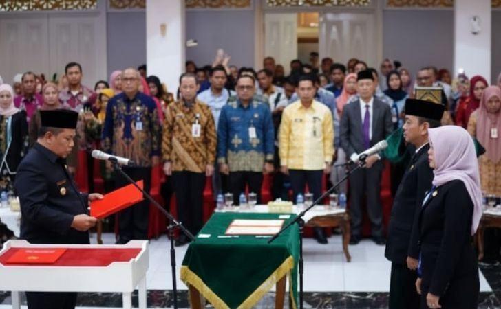 Resmi, Dirut RSUD Arifin Achmad Dilantik Gubernur Riau
