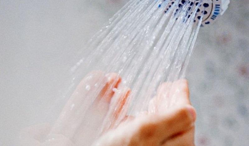 Suka Mandi Air Hangat? Ini Manfaat dan Kekurangan Bagi Kesehatan Tubuh