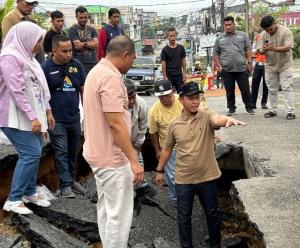 Wako Pekanbaru Pastikan Perbaikan Segera Dilakukan, Lalu Lintas Direkayasa