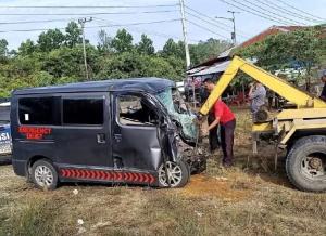 Ambulans Tabrakan di Pelalawan Tewaskan Dua Orang, Enam Luka-luka