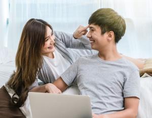 Canggung Saat akan Bercinta? Ini Cara yang Bisa Dicoba Pasutri Mengatasinya