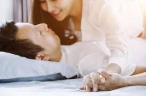 Boleh Percaya, IniKata Ahli Fakta yang Terjadi Jika Pasangan Tetap Memakai Baju Saat Bercinta